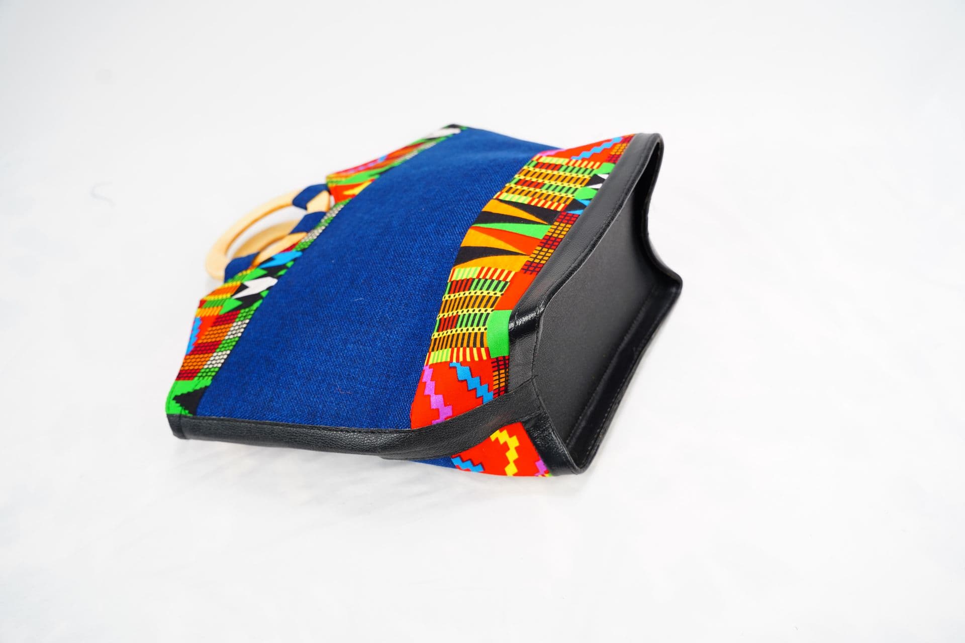 Bag with woven side panels